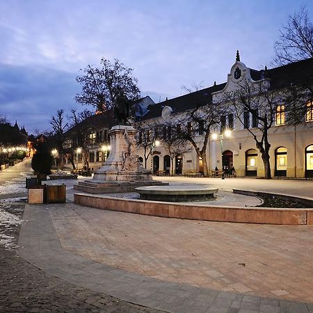 Szekszard Szallo Exterior foto