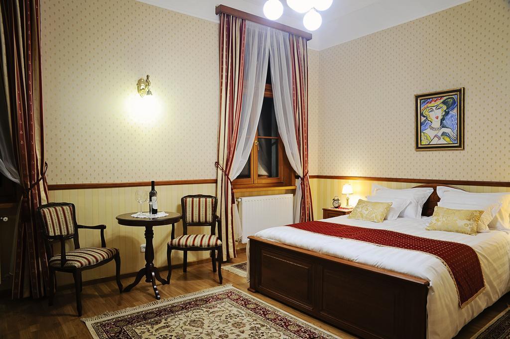 Szekszard Szallo Cameră foto